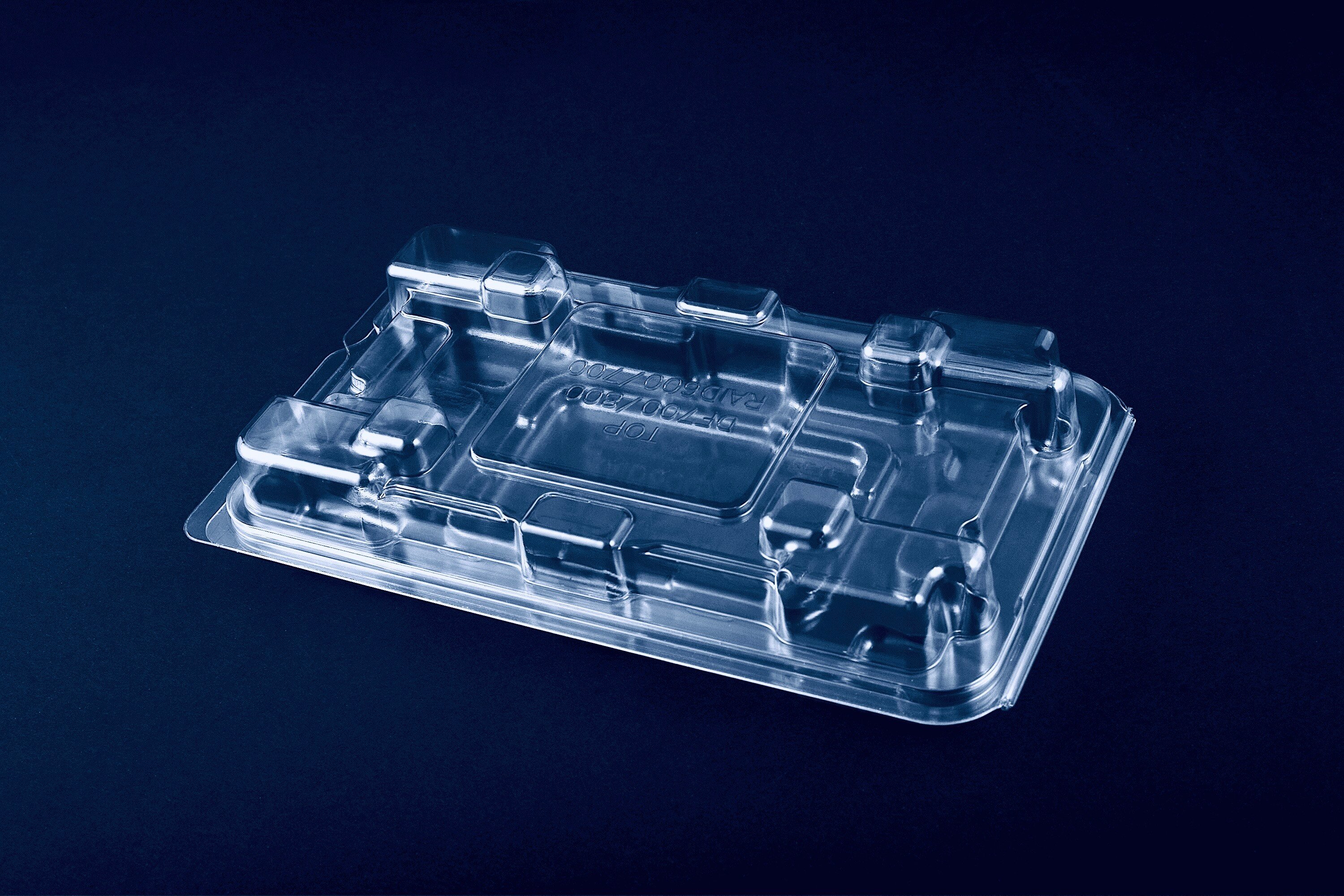 Thermoformed clamshell packaging